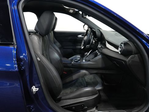 Used 2019 Alfa Romeo Giulia Quadrifoglio w/ Driver Assist Dynamic Package image 36