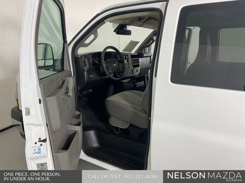 Used 2020 Chevrolet Express 3500 LT w/ LT Preferred Equipment Group RWD image 11