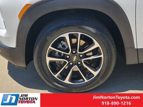 Used 2025 Chevrolet TrailBlazer LT AWD/4WD image 12