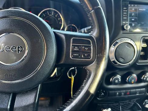 Used 2018 Jeep Wrangler Unlimited Sahara image 16