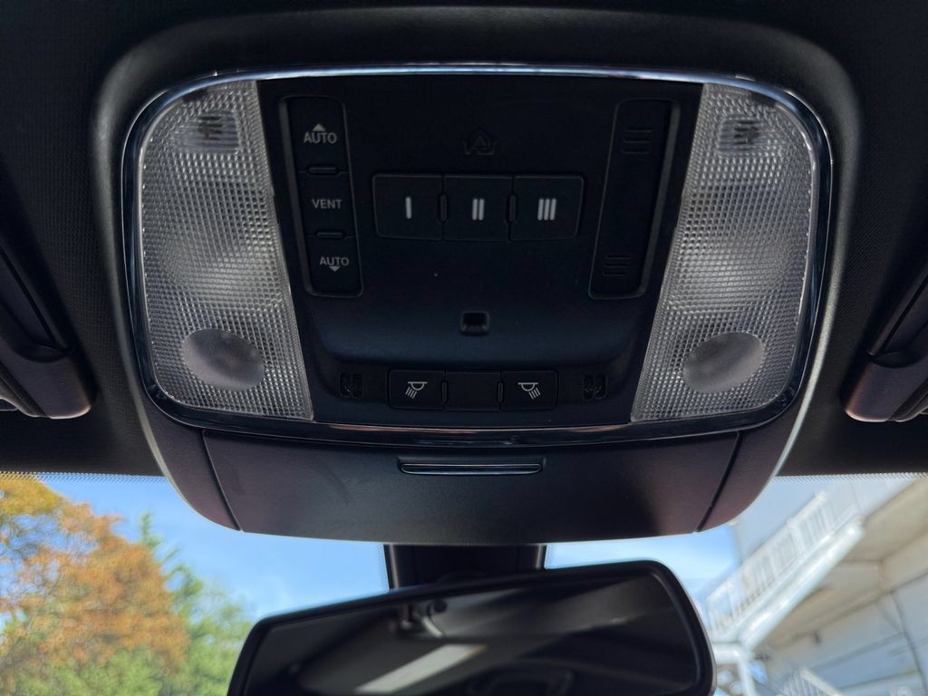Used 2022 Dodge Charger Scat Pack w/ Daytona Edition Group RWD image 18