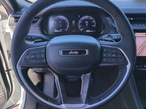 New 2026 Jeep Grand Cherokee Limited w/ Luxury Tech Group II AWD/4WD image 9