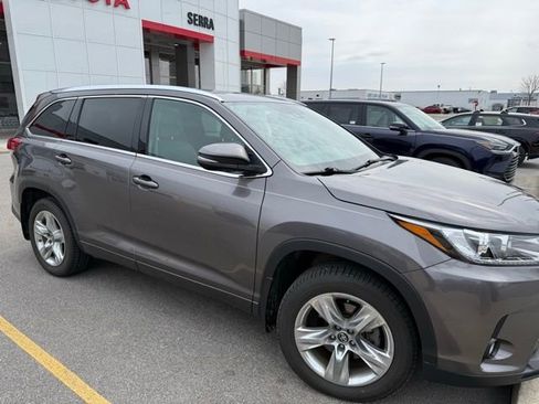 Used 2018 Toyota Highlander Limited image 3