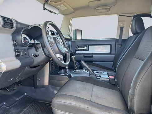 Used 2011 Toyota FJ Cruiser 4WD w/ Upgrade Pkg image 10