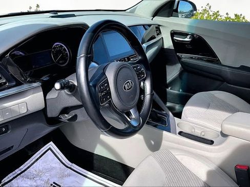 Used 2020 Kia Niro LXS image 12