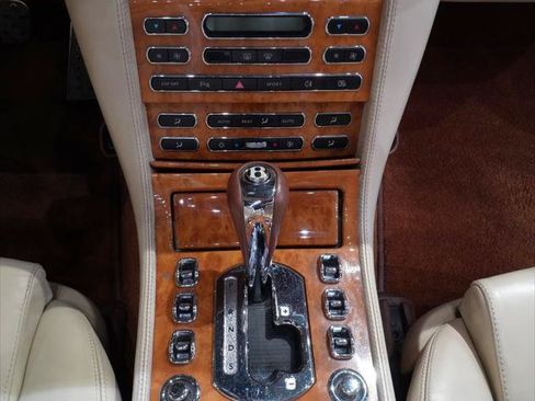 Used 2008 Bentley Azure RWD image 23