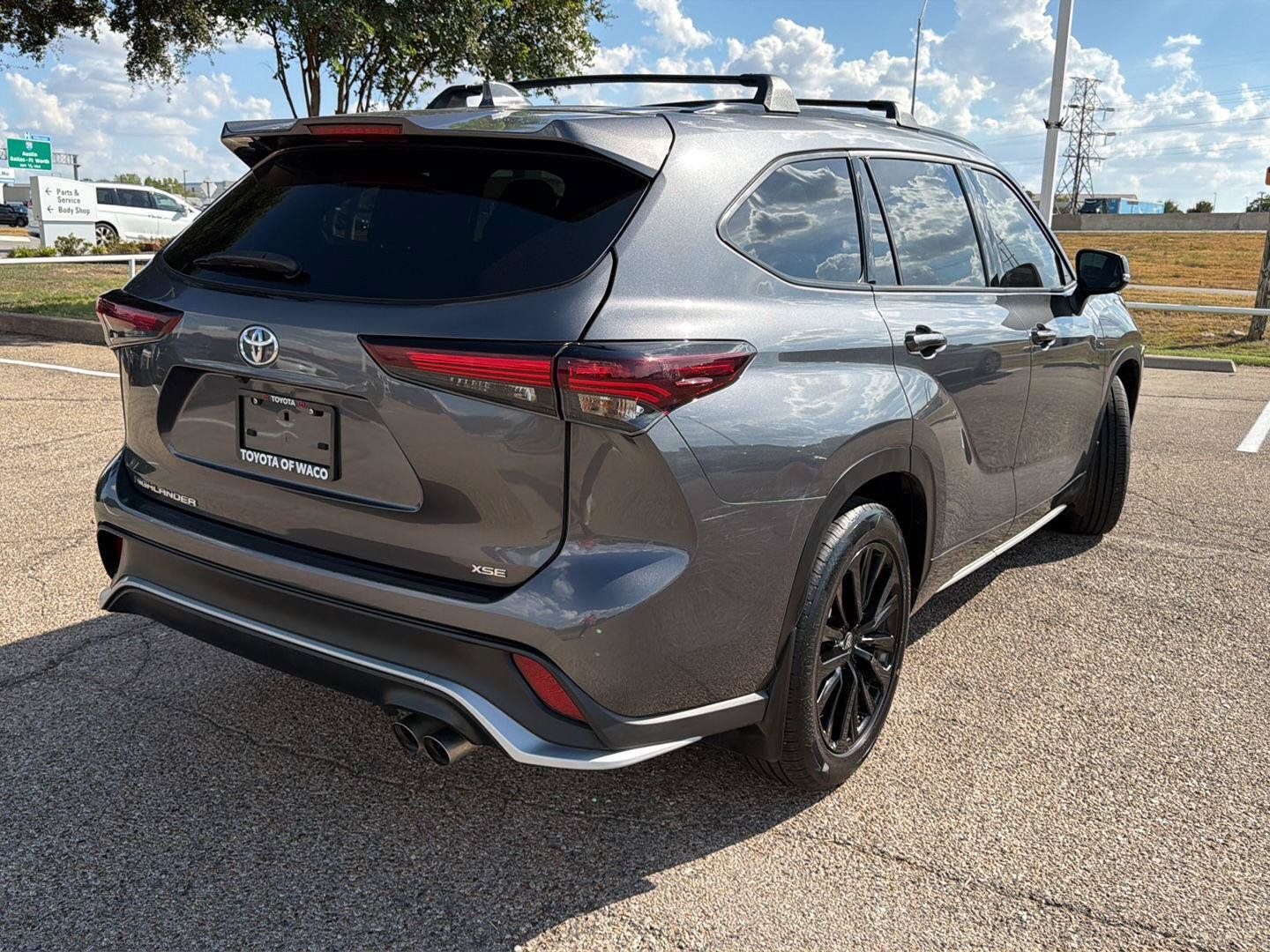 Used 2024 Toyota Highlander XSE FWD image 7
