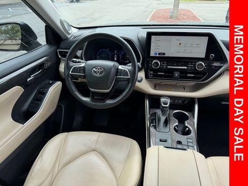Used 2023 Toyota Highlander Limited FWD image 22