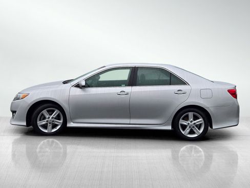 Used 2013 Toyota Camry image 7