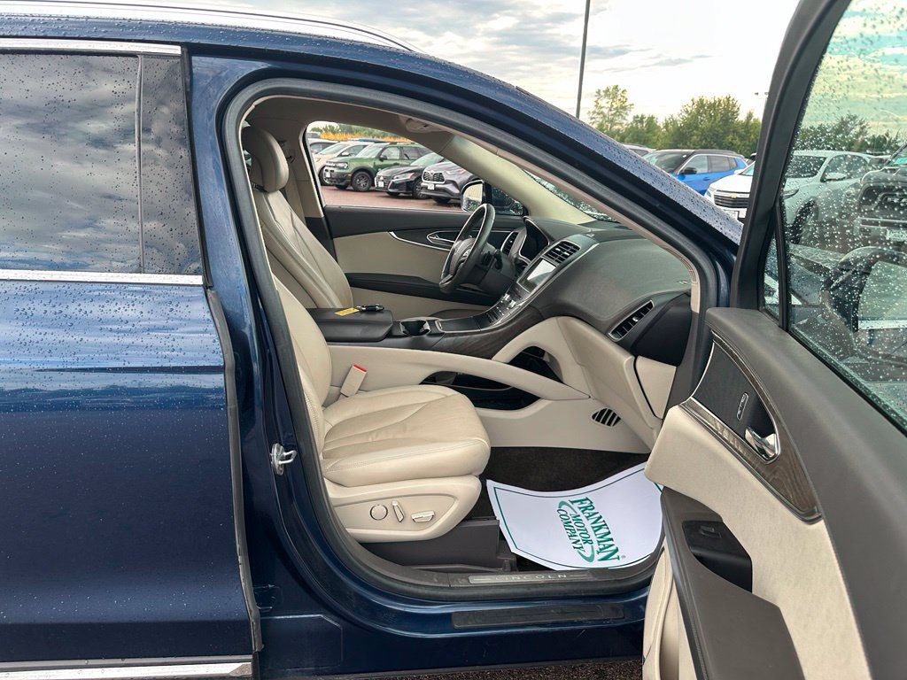 Used 2017 Lincoln MKX Select w/ Select Plus Package AWD/4WD image 29