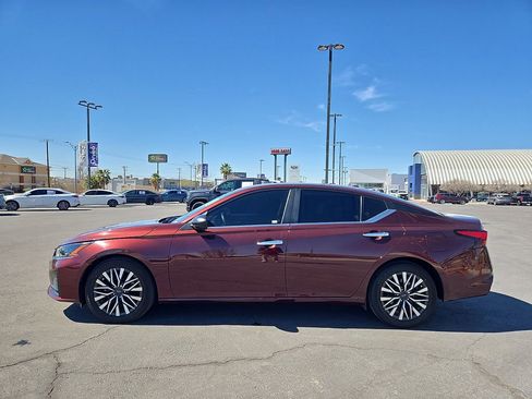 Used 2025 Nissan Altima 2.5 SV image 2