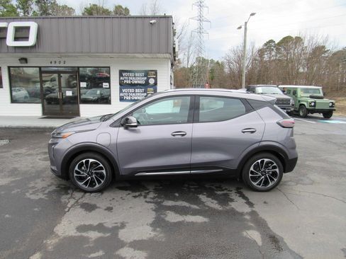 Used 2023 Chevrolet Bolt EUV Premier w/ Sun & Sound Package image 8