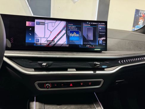 Used 2023 BMW X7 xDrive40i w/ Premium Package image 26