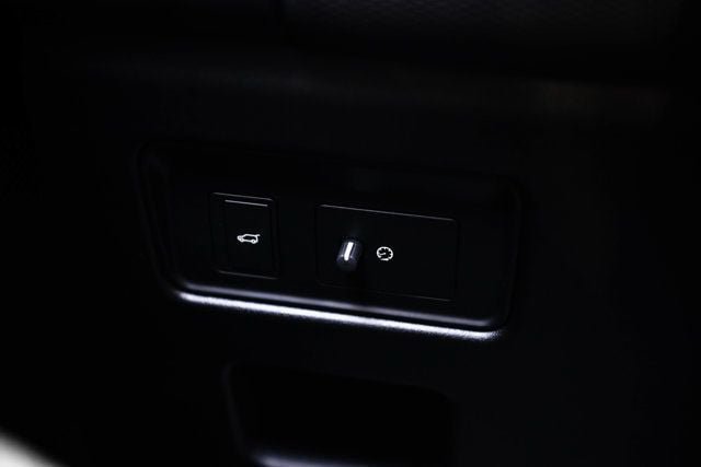Used 2025 Land Rover Discovery Dynamic SE AWD/4WD image 26