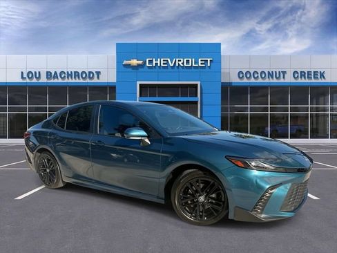 Used 2025 Toyota Camry SE FWD image 1