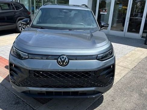 Used 2025 Volkswagen Tiguan SE R-Line AWD/4WD image 19