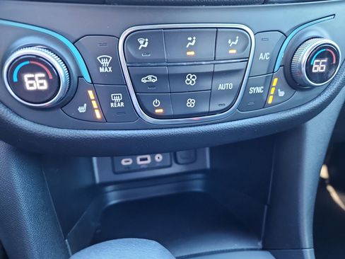 Used 2022 Chevrolet Equinox RS w/ RS Leather Package image 24