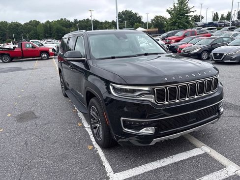 Used 2024 Jeep Wagoneer L Series II w/ Flexible Seating Group AWD/4WD image 2