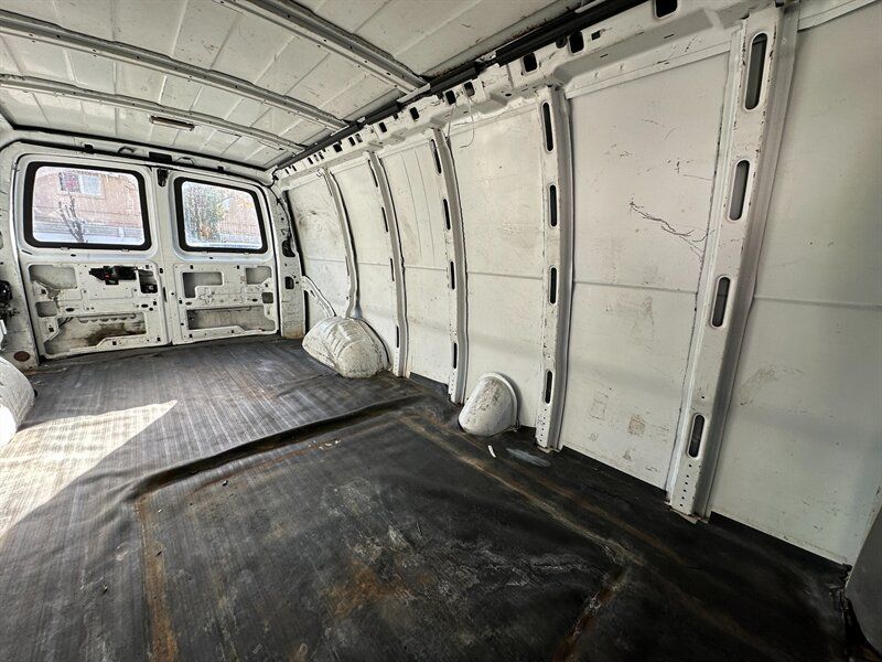 Used 2012 Chevrolet Express 2500 Extended RWD image 15
