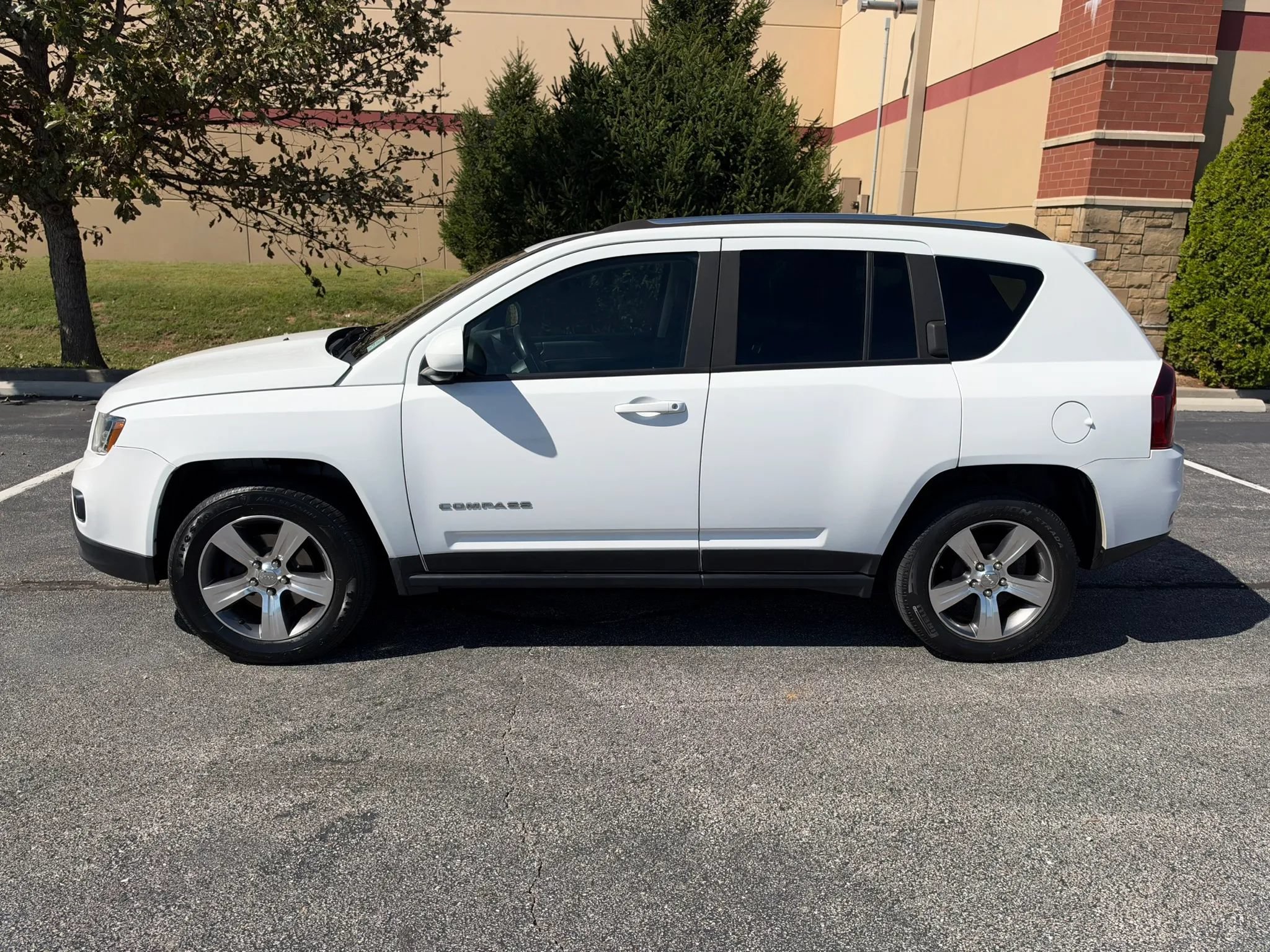 Used 2016 Jeep Compass High Altitude FWD image 2
