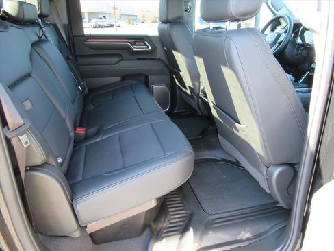 Used 2025 GMC Sierra 3500 Denali w/ Denali Reserve Package image 39