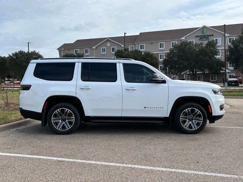 Used 2023 Jeep Wagoneer Series II w/ Convenience Group I image 4