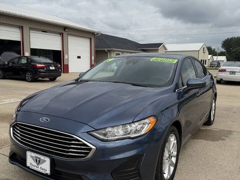 Used 2019 Ford Fusion SE FWD image 3