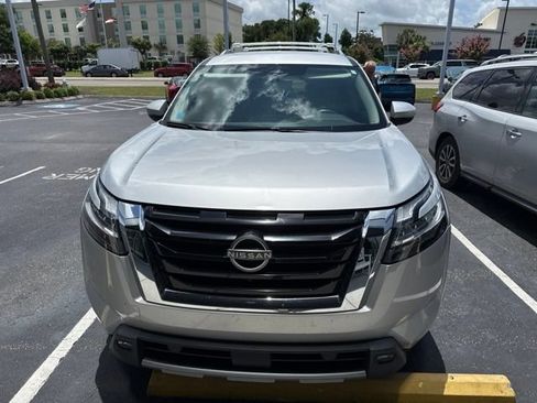 Used 2023 Nissan Pathfinder SL FWD image 5