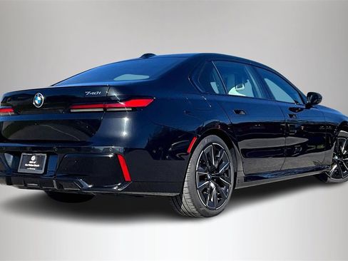 Certified 2023 BMW 740i w/ Executive Package image 5