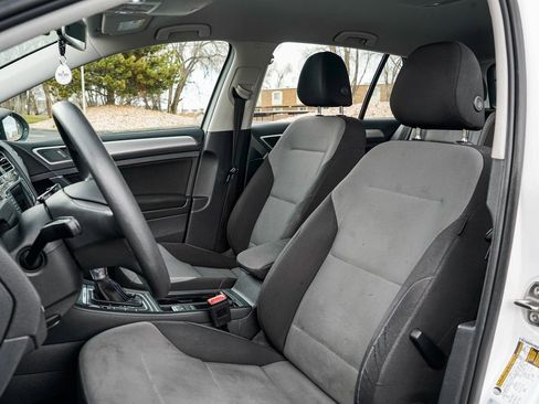 Used 2016 Volkswagen e-Golf SE w/ DC Fast Charging Package image 14