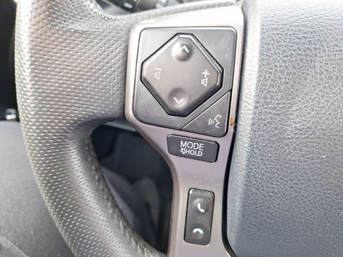 Used 2018 Toyota Tacoma SR5 image 22