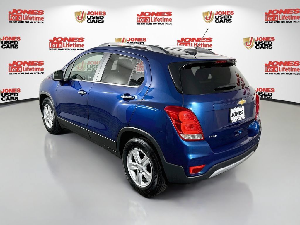 Used 2020 Chevrolet Trax LT w/ LT Convenience Package FWD image 2