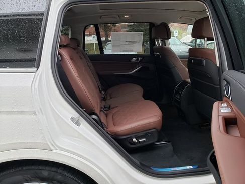 New 2026 BMW X7 xDrive40i w/ Premium Package image 15