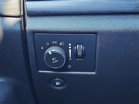 Used 2020 Jeep Grand Cherokee Altitude image 24