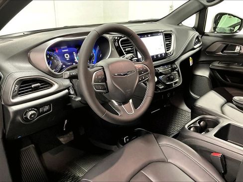 New 2026 Chrysler Pacifica Select image 20