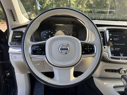 Used 2022 Volvo XC90 T5 Momentum w/ Protection Package Premier FWD image 15