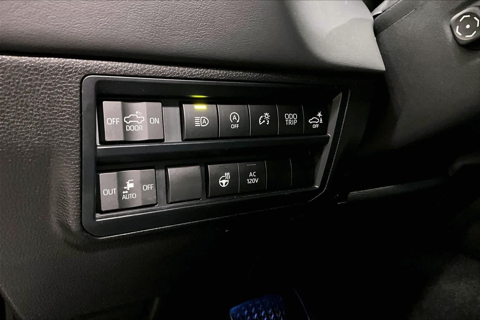 Used 2024 Toyota Tundra Platinum AWD/4WD image 32