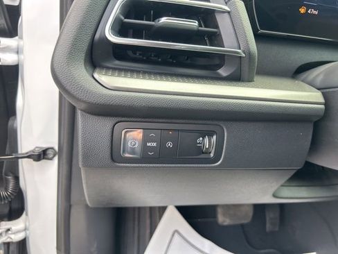 New 2026 Chevrolet Traverse LT w/ Sun and Wheel Package FWD image 18