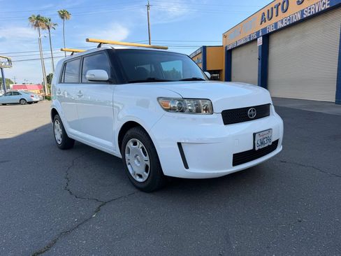 Used 2010 Scion xB FWD image 3