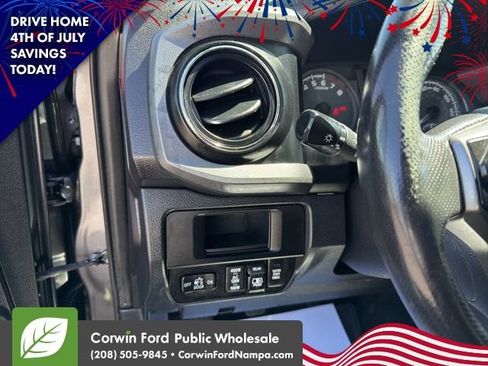 Used 2017 Toyota Tacoma TRD Off-Road w/ Premium & Technology Package AWD/4WD image 15