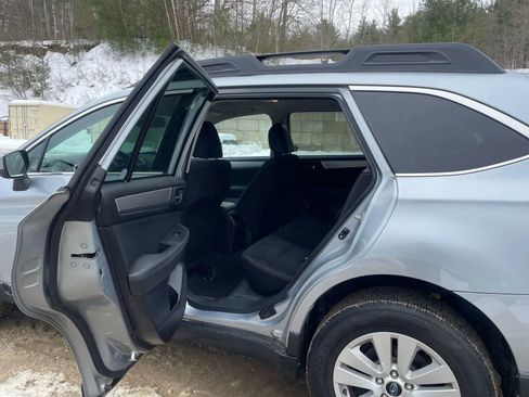 Used 2017 Subaru Outback 2.5i Premium AWD/4WD image 17
