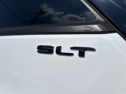 Used 2023 GMC Terrain SLT w/ Infotainment Package II FWD image 12