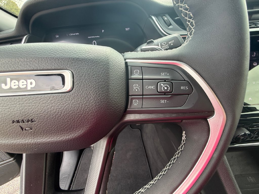 Used 2023 Jeep Grand Cherokee Altitude AWD/4WD image 17