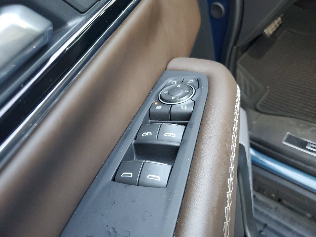 Used 2025 GMC Yukon XL Denali Ultimate AWD/4WD image 18