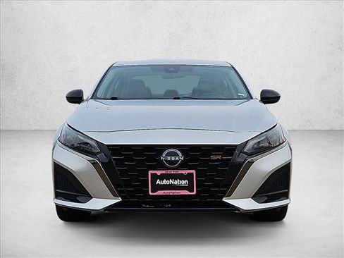 Used 2024 Nissan Altima 2.5 SR image 2