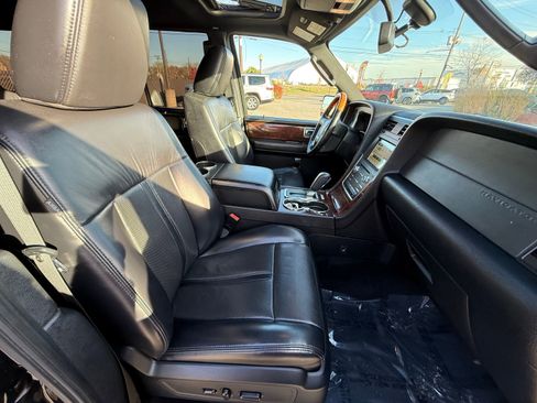 Used 2017 Lincoln Navigator Select image 32