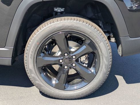 New 2025 Jeep Grand Cherokee Limited w/ Black Appearance Package image 6