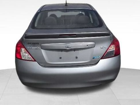 Used 2014 Nissan Versa SV FWD image 8