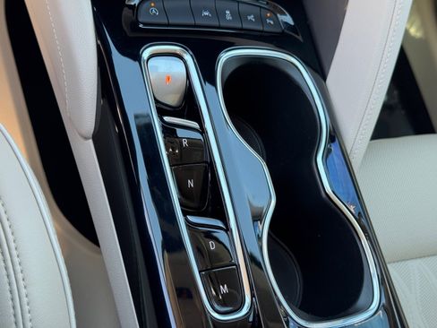 Used 2022 Buick Envision Avenir w/ Technology Package II image 29