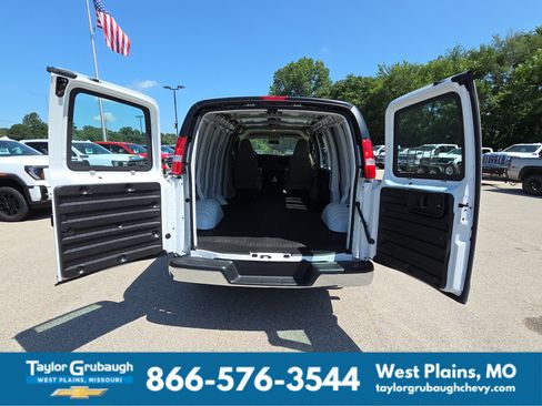 New 2026 Chevrolet Express 3500 w/ Driver Convenience Package RWD image 32